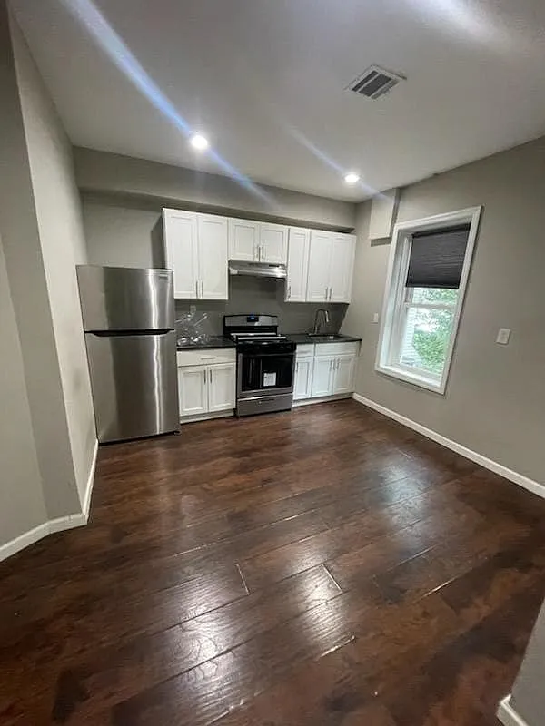 2 bed, 800 sqft, $1,800 — Photo 1