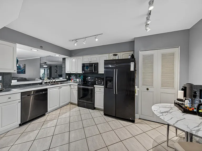 2200 S Cypress Bend Dr #101 — Photo 6