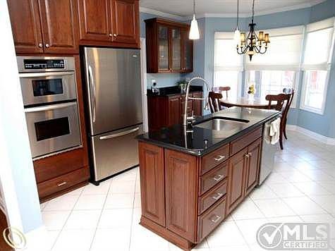 2-Kitchen.JPG