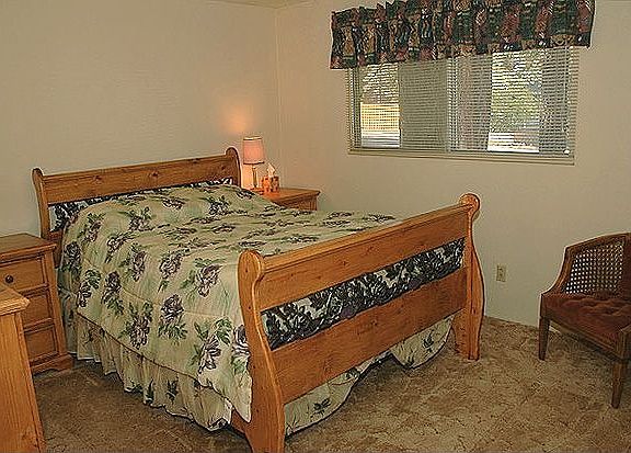 4th image of 304 E Sherwood Blvd
