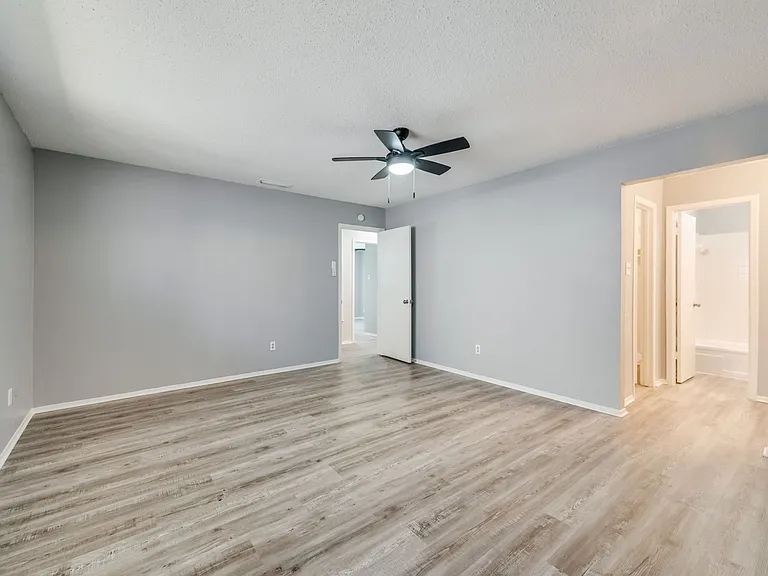 2814 Meadow Park Dr — Photo 16
