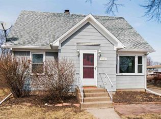 604 6th St, Durant, IA 52747