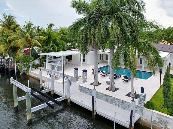 4th image of 13194 Biscayne Island Ter