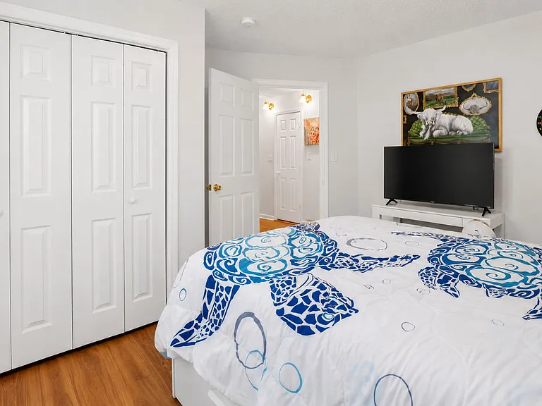 1304 E 32nd St — Photo 12