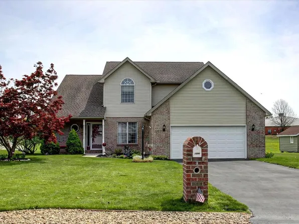 1090 Belair Dr, Chambersburg, PA 17202