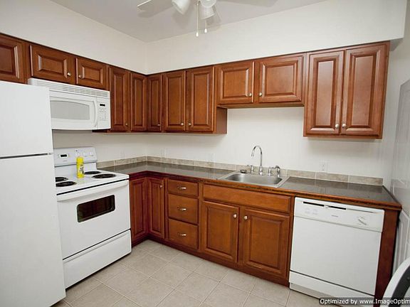 Kitchen - alternate view with electric range