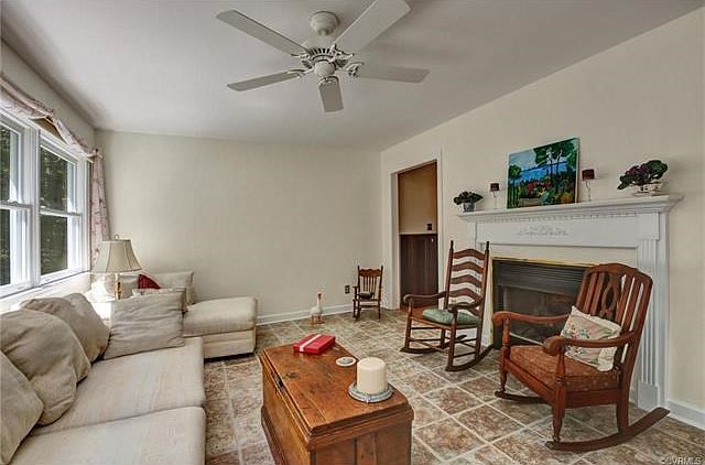 2nd image of 1805 Longwood Dr