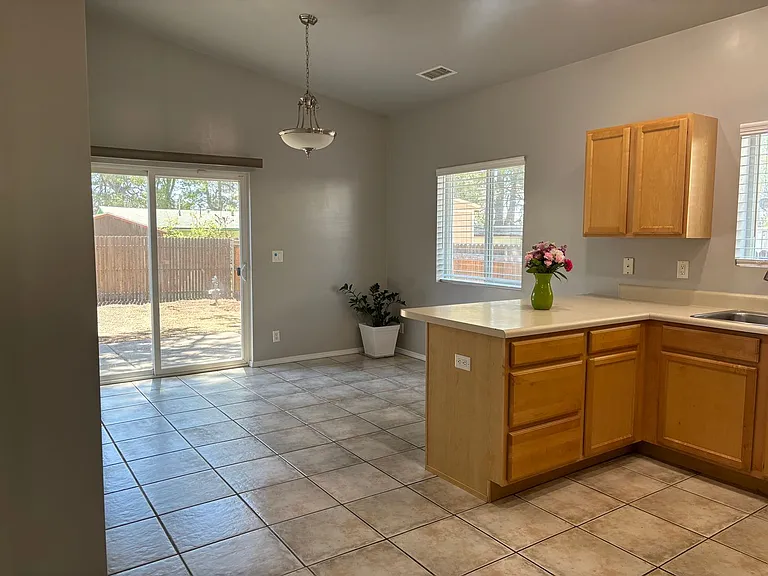 2730 N Ellen St — Photo 11