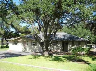 201 Robin Rd, Highland Haven, TX 78654