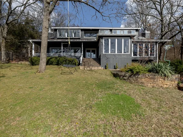 585 N Rockcliff Rd, Fayetteville, AR 72701