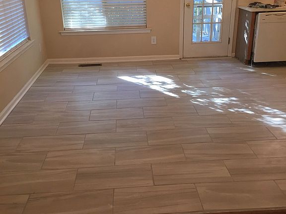 Dining area off living room