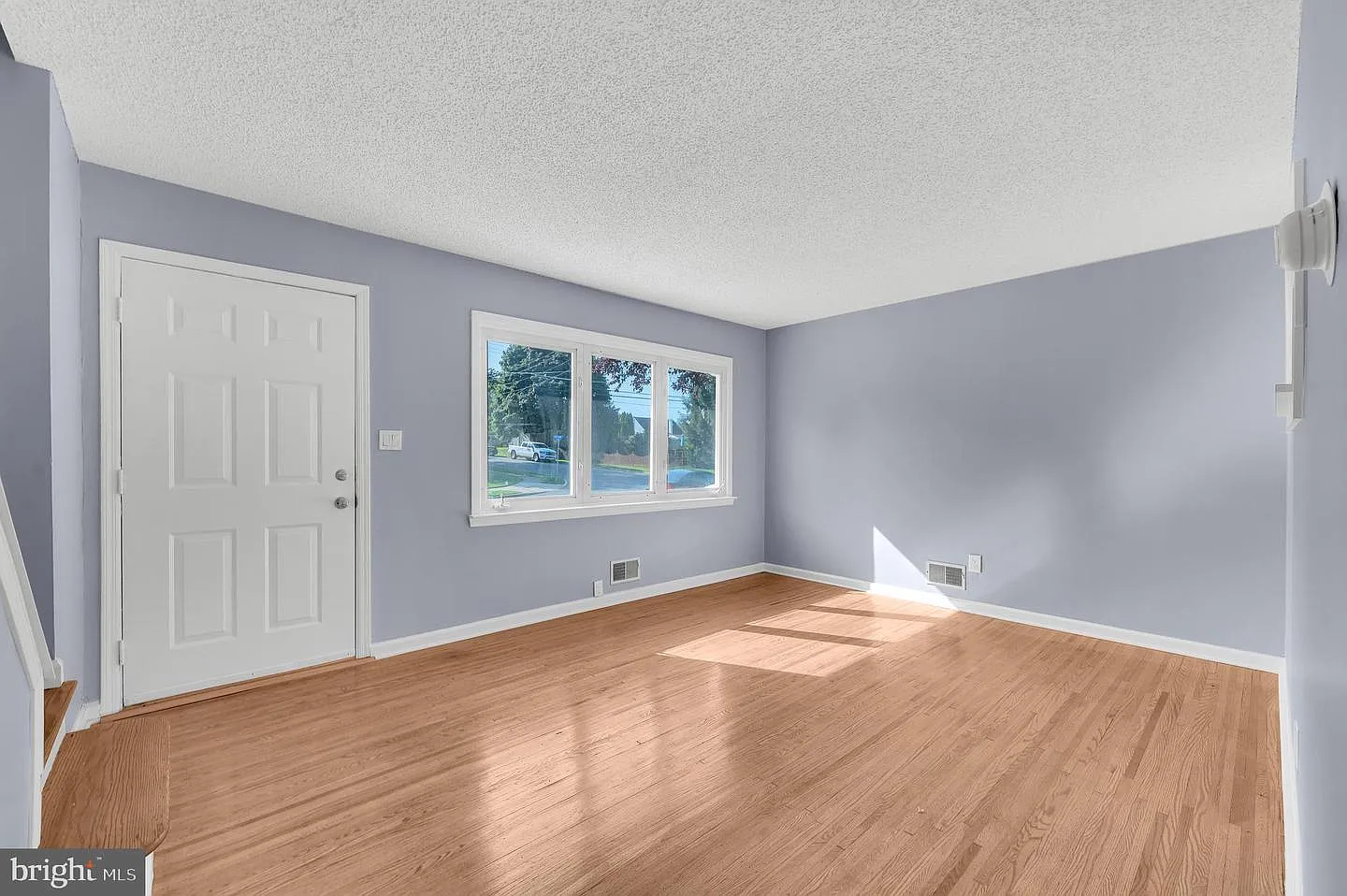 4 bed, 1075 sqft, $2,700 — Photo 4