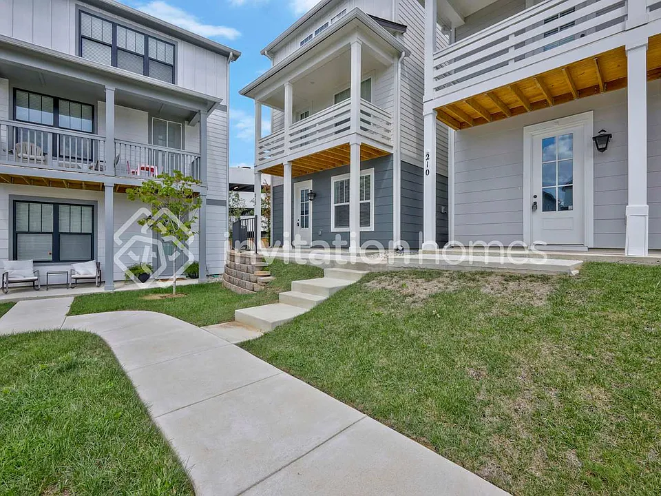 212 Founders Ln