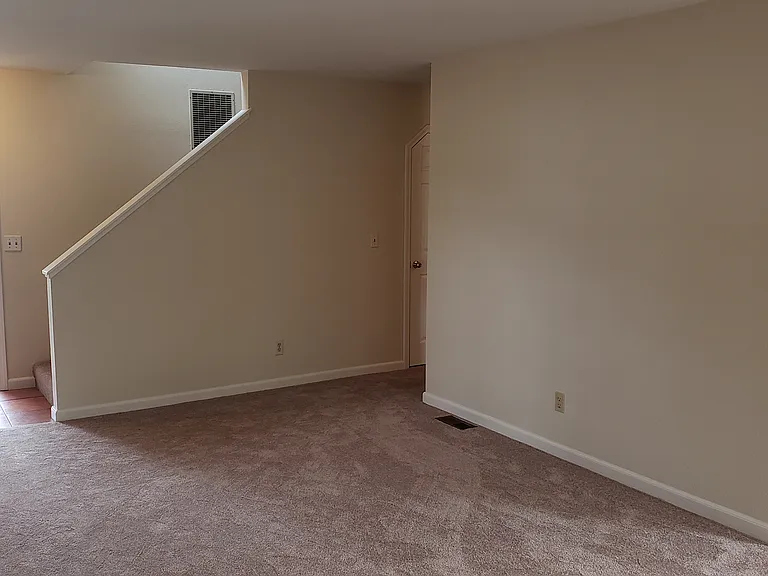 2566 Valerie Ct — Photo 12