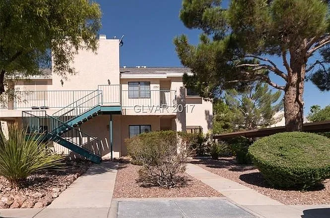 2750 Carnation Ln #4 — Photo 2