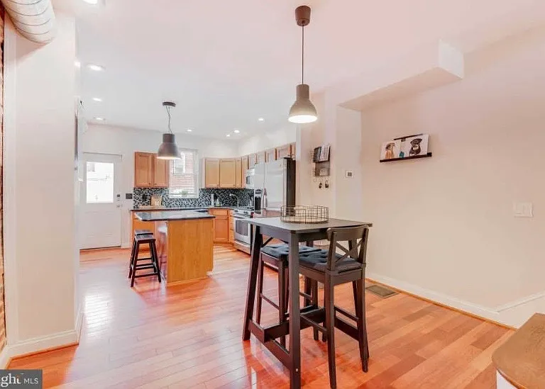 1409 E Clement St — Photo 7