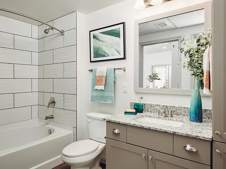 Stonegrove Fall Creek Apartments Bathroom