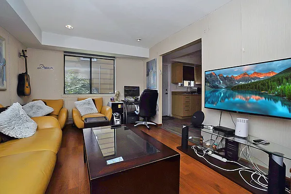 Sold by United National Realty Group | media 29