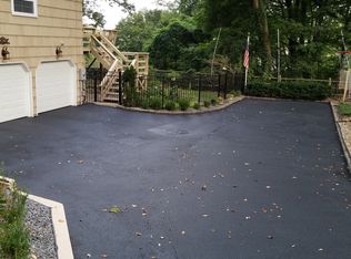 25 Fairway Pl, Cold Spring Harbor, NY 11724