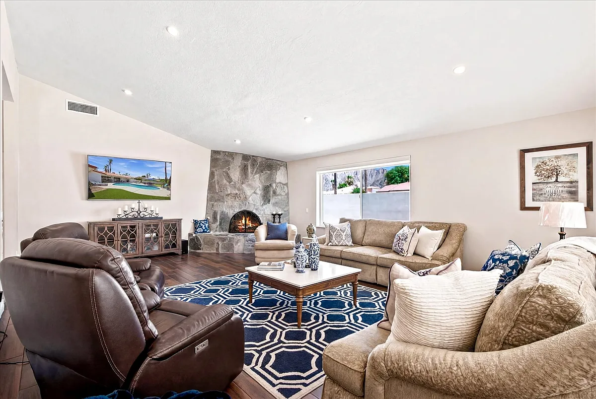 3 bed, 2700 sqft, $12,000 — Photo 3