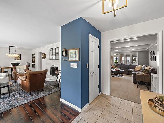 5th image of 3956 Mountview Rd