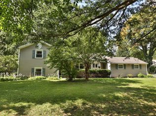 19 Ledgerock Ln, Rochester, NY 14618