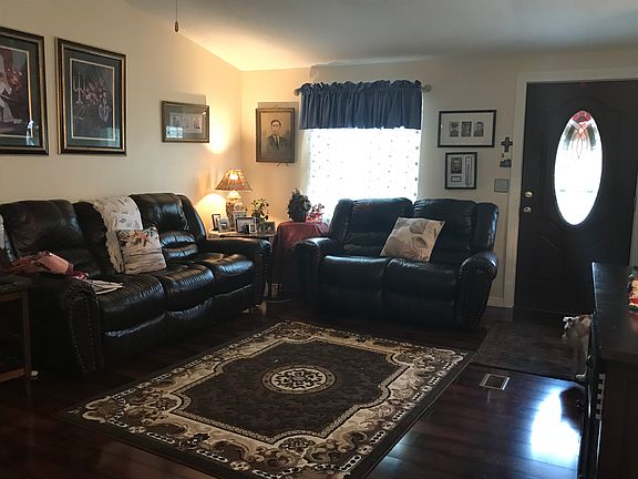 5th image of 724 Rolling Hills Dr