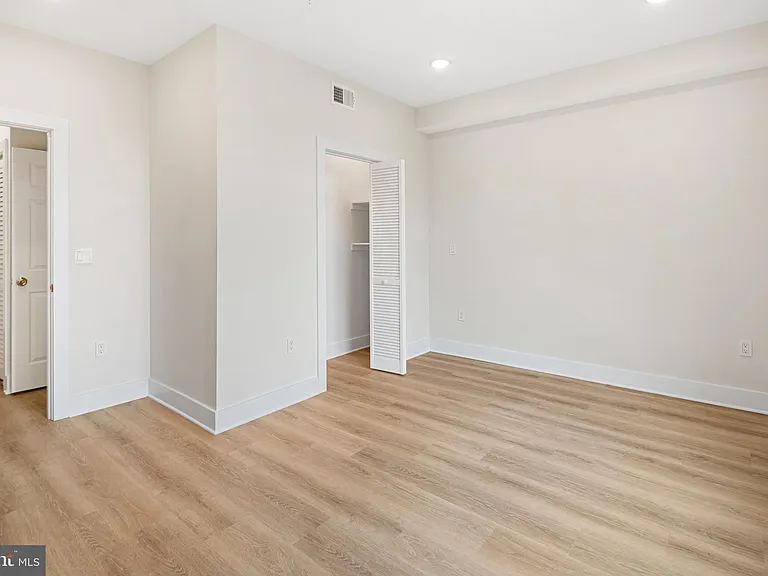 5217 Warren St #1/2-3 — Photo 5