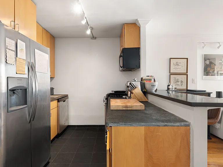 222 W 14th St #11F — Photo 5