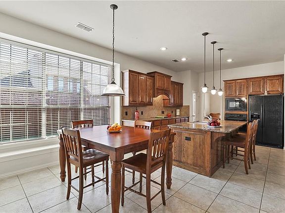 2nd image of 7703 Glencrest Dr
