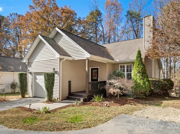 31 N Cottage Ct, Hendersonville, NC 28739
