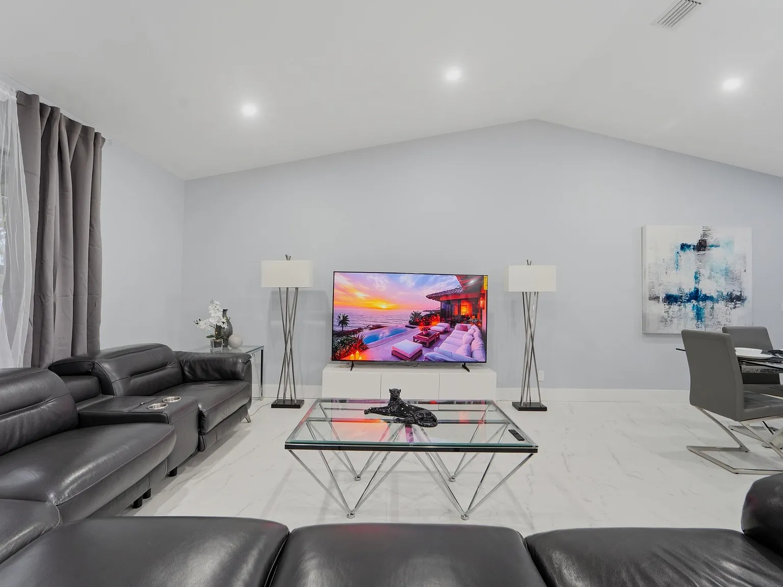 5 bed, 2.5 bath, 2317 sqft, $10,000 — Photo 4