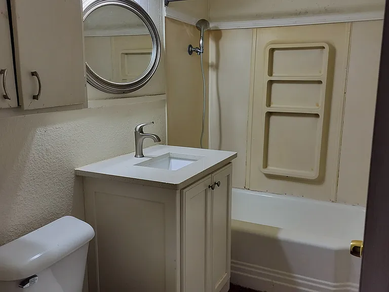 703 E Pine St #B — Photo 8