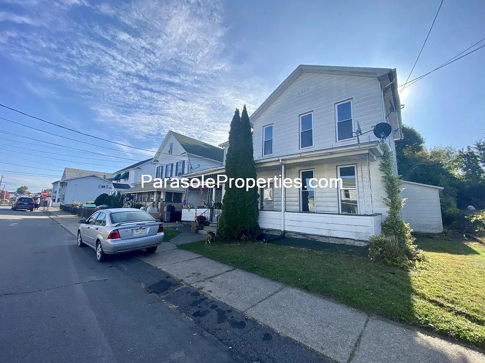 166 Vine St Apt 2 — Photo 2