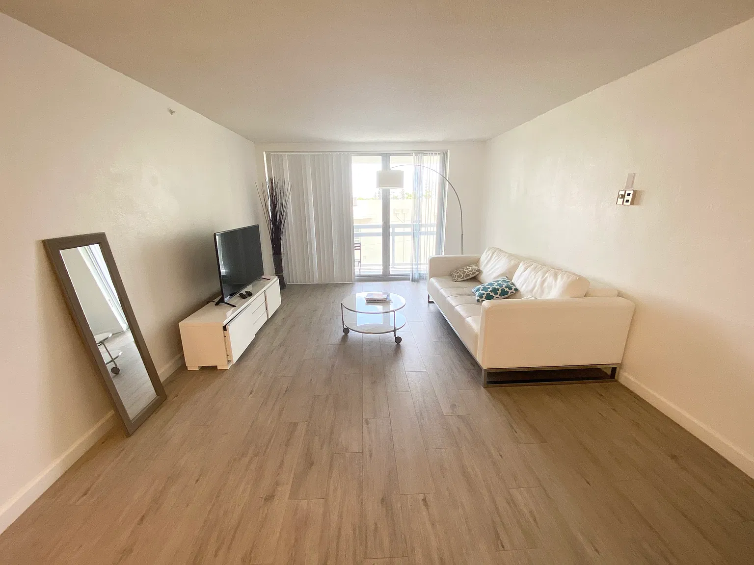1 bed, 750 sqft, $3,200 — Photo 3