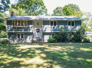 77 Stannard Ave, Branford, CT 06405