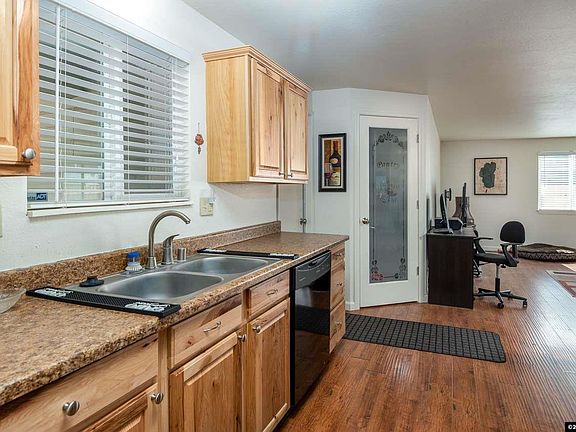 3rd image of 1351 Toiyabe Ave