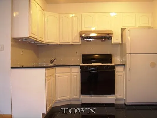 Rented by Town Residential | media 23