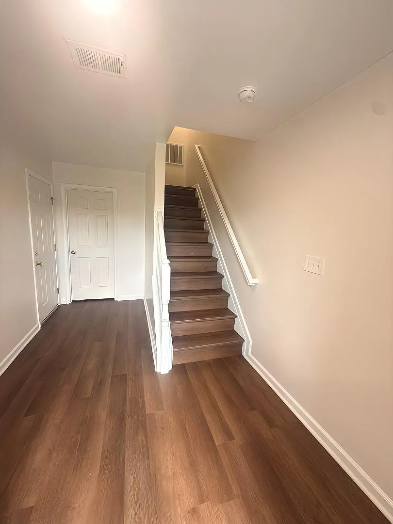 Unit Photo - 986 Aztec Dr