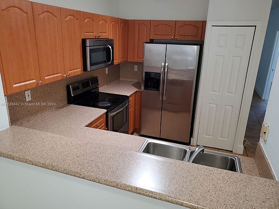 2nd image of 2811 SE 17th Ave Unit 104