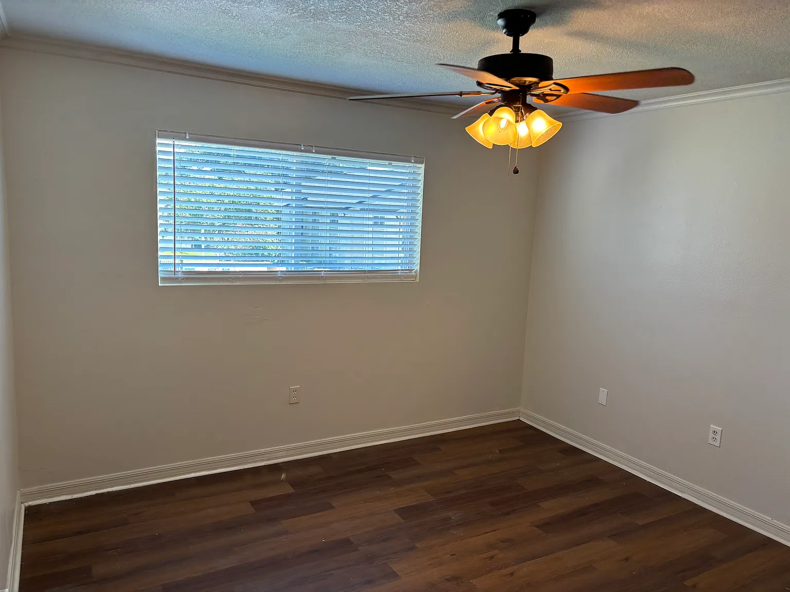 3 bed, 2.0 bath, 1112 sqft, $1,950 — Photo 3