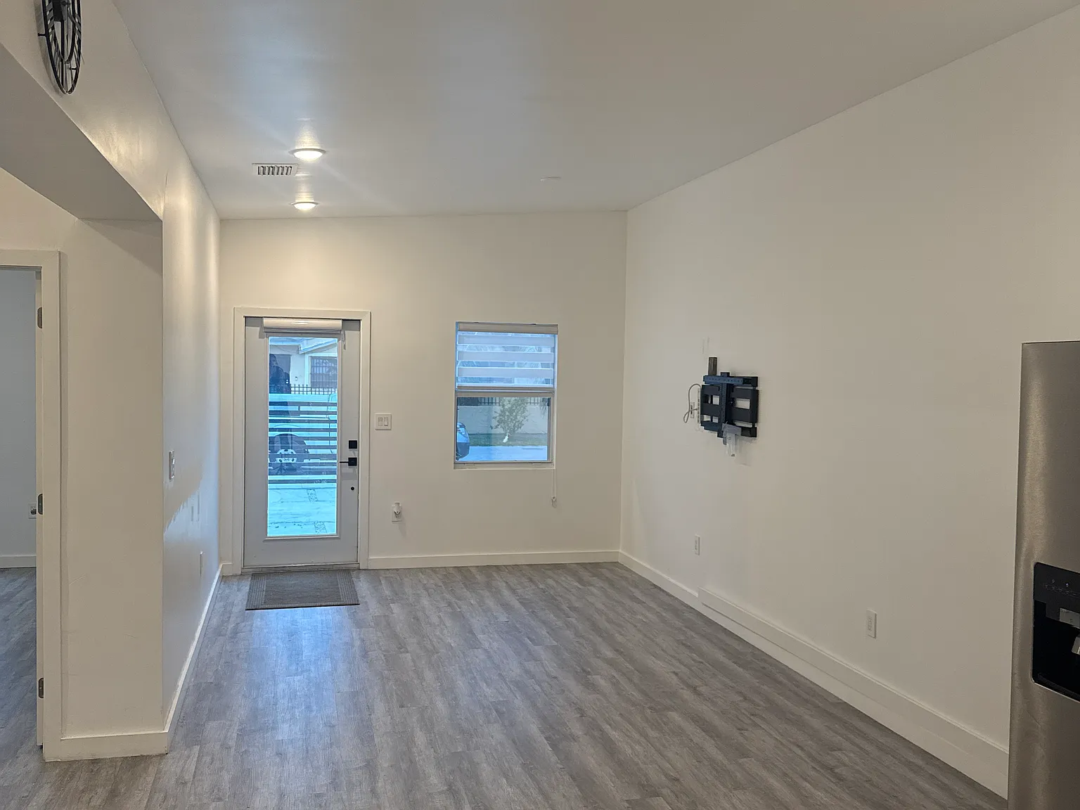 3 bed, 1100 sqft, $3,000 — Photo 4