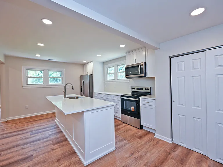 8320 Monroe Ave — Photo 11