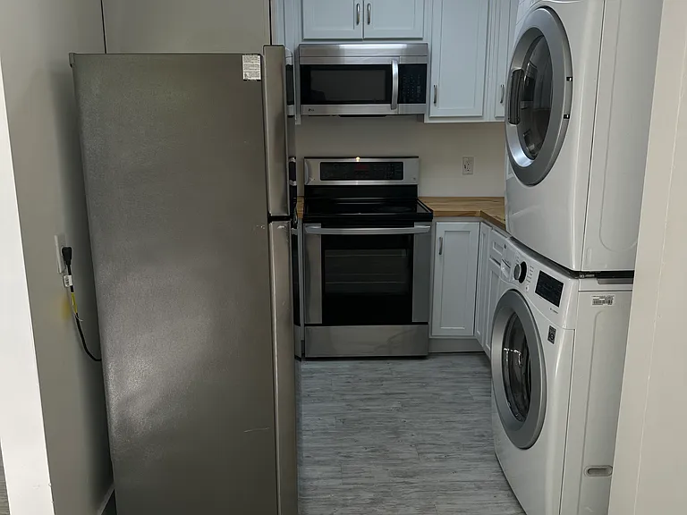 35 SW 6th St #2 — Photo 11