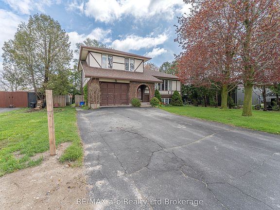 3rd image of 2 Cranberry Rd