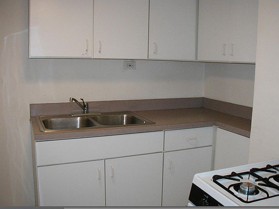 5th image of 3161 N Hudson Ave APT G2