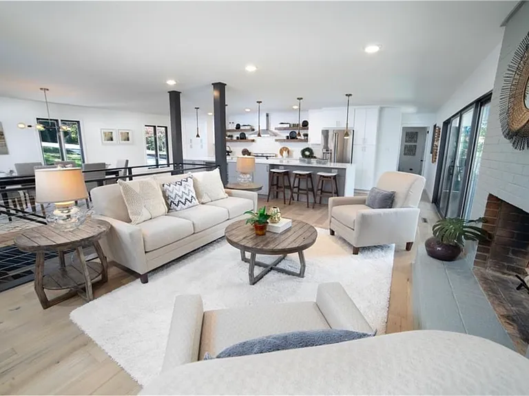 414 Shorecrest Dr — Photo 6