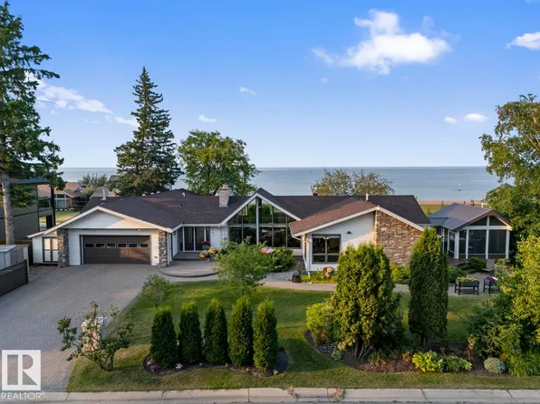 203 Pine Ave, Cold Lake, AB T9M 1E5