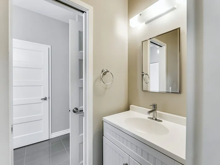 325 Lakeview Dr — Photo 17