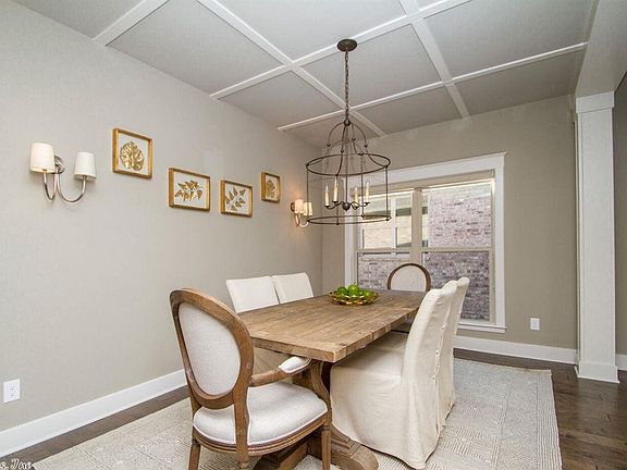 4th image of 131 Cove Creek Ct